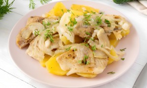 File de Pangasius cu cartofi la cuptor