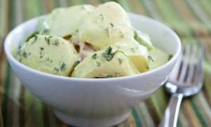 Salată de cartofi cu porumb