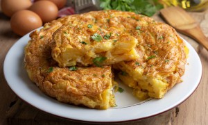 Tortilla spaniolă - rețetă clasică cu cartofi și ouă