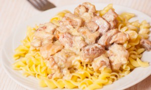 Pui cu sos alb - rețetă clasică