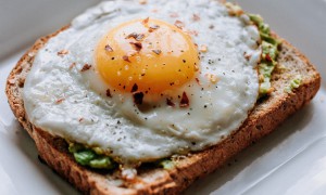 10 beneficii ale consumului regulat de ouă. De ce este bine să le incluzi în alimentație