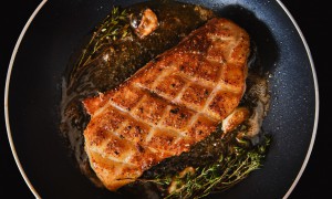 Friptură din piept de rață - rețetă la tigaie, cu piele crocantă