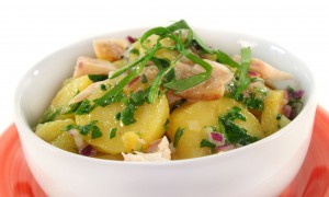 Salată cu pește afumat - idee simplă pentru orice zi