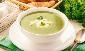 Supă cremă de spanac. Rețetă ușoară și nutritivă