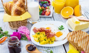 Sondaj: Unu din trei români nu mănâncă micul dejun