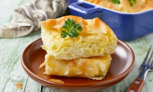 Plăcintă cu brânză sărată și ierburi aromate