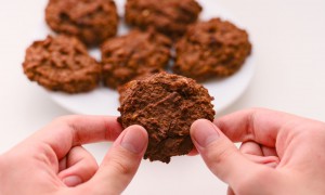 Cum să faci cele mai bune fursecuri cu nuci și ciocolată