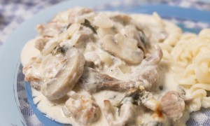 Porc cu smântană și ciuperci