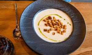 Supă crema de usturoi cu smântână