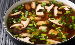 Supă chinezească iute acrișoară