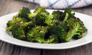 Broccoli la cuptor cu usturoi - gust delicios, beneficii uimitoare