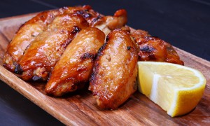 Aripioare de pui marinate – rețete simple pentru grătar, cuptor sau tigaie