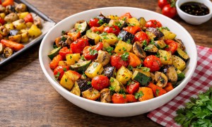 Salată de legume coapte