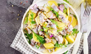 Salată cu hering marinat - rețeta scandinavă