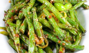 Salată picantă de fasole verde