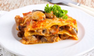 Lasagna cu ciuperci - rețetă simplă, fără carne, la cuptor