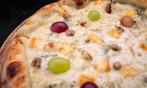 Pizza cu struguri și brânză - o combinație surprinzătoare de arome