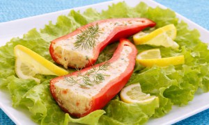 Ardei umpluți cu pastă de brânză și mărar