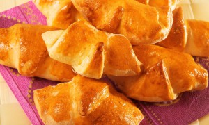 Cornuri din aluat dospit la rece - cu umplutură dulce sau sărată