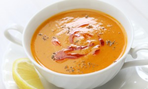 Supă cremă de linte roșie