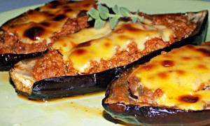 Vinete umpute cu carne la cuptor