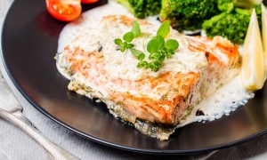 Somon cu sos de smântână