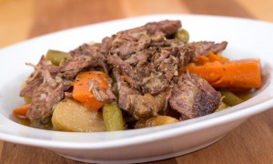 Pulpă de vită cu legume la cuptor