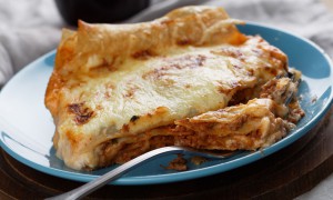 Lasagna ca în Bologna – cu sos ragu fiert ore întregi