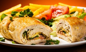 Pulpă de porc umplută – rețetă simplă, fragedă și gustoasă