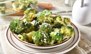 Broccoli la cuptor cu brânză. Rețetă rapidă și sănătoasă