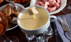 Fondue de brânză - ce este și cum să-l faci perfect acasă