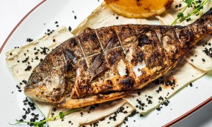 Dorada la grătar cu legume