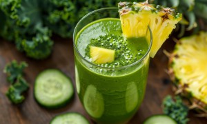 Smoothie de ananas și varză kale