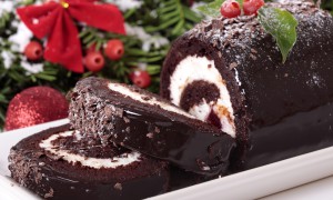 Prăjitura Buturugă - rețeta originală de ruladă cu cremă de Crăciun