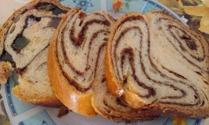 Cozonac cu rahat si nuca