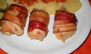 Rulouri de pui in bacon