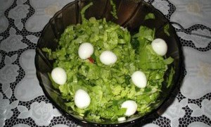 Salata asortata cu oua de prepelita