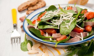 Salata de spanac si carne