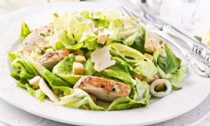 Salata verde cu piept de pui
