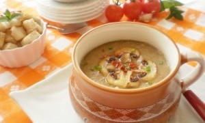 Supa crema de ciuperci cu legume si usturoi