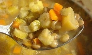 Supa cu linte, legume si curry