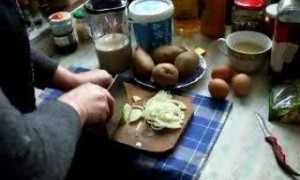 Mancare de pui cu costita si cartofi