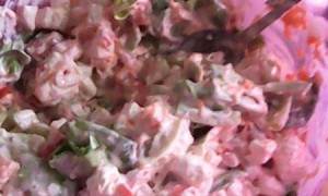 Salata de cruditati cu telemea de capra si smantana