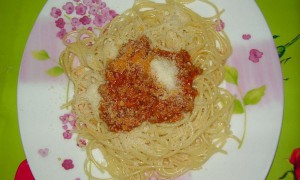 Spaghetti cu sos "ragu"
