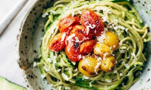 Spaghete Cu Dovlecei, Rosii Coapte Si Sos De Avocado