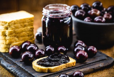 Dulceață de struguri negri. Rețeta din 3 ingrediente, gata în 30 de minute