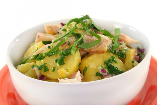 Salată cu pește afumat - idee simplă pentru orice zi