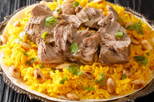 Mansaf - mâncarea națională a Iordaniei. Rețetă tradițională cu miel, orez și iaurt