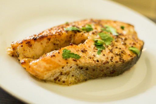 Somon marinat în sos de miere și muștar - la grill sau grătar