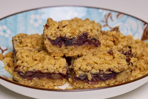 Prăjitură cu prune și nuci – rețetă tradițională, simplă și ușor de făcut